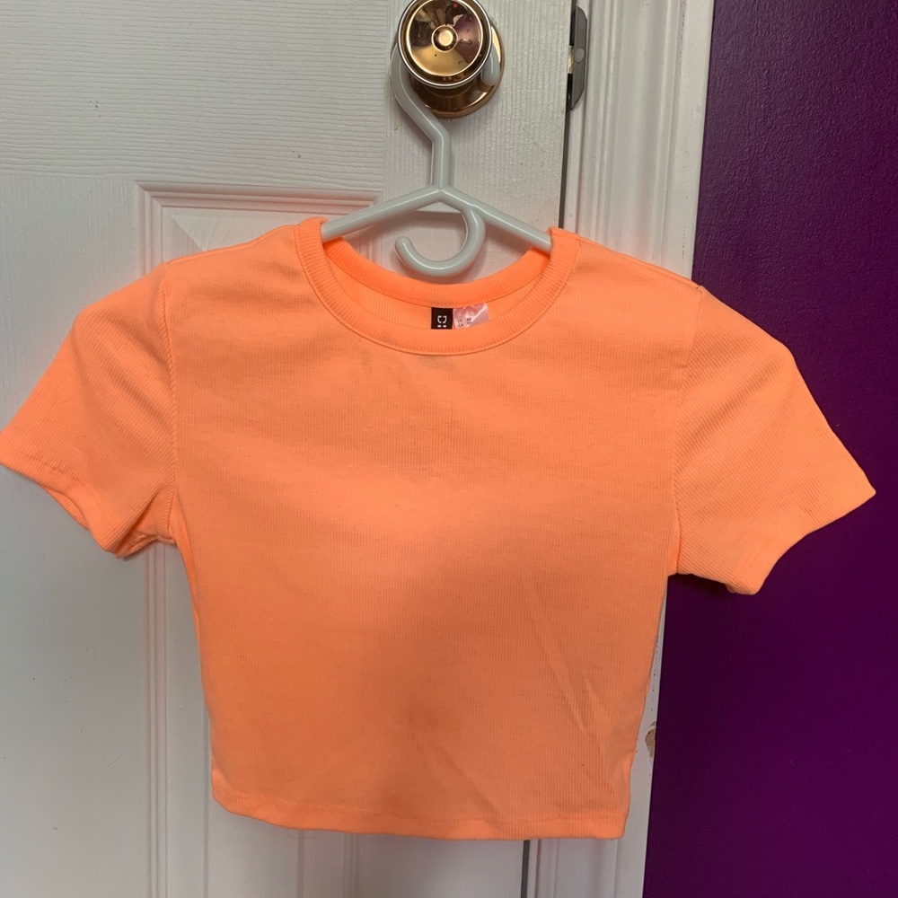 Cute orange top🧡
